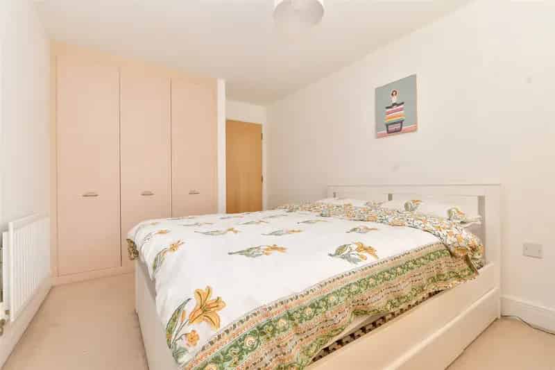 2 Bedroom Apartment for Sale in Sutton Christchurch Park