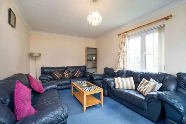 3 Bed Detached House with 2 Reception Rooms and Garage