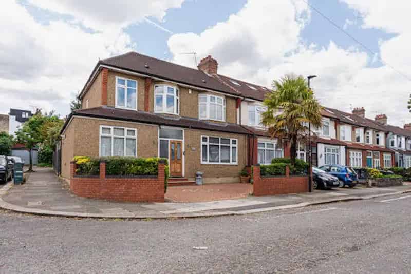 4 Bed House For Sale Near Bounds Green and Arnos Grove Tubes