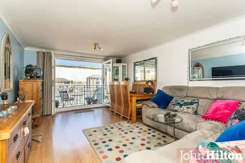 2 Bedroom Flat for Sale in Brighton Marina