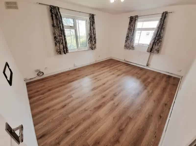 Refurbished 1-Bed Flat Near Lister Hospital Stevenage