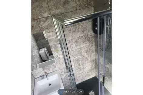 1 Bedroom Studio Flat 38m2 London May 2025