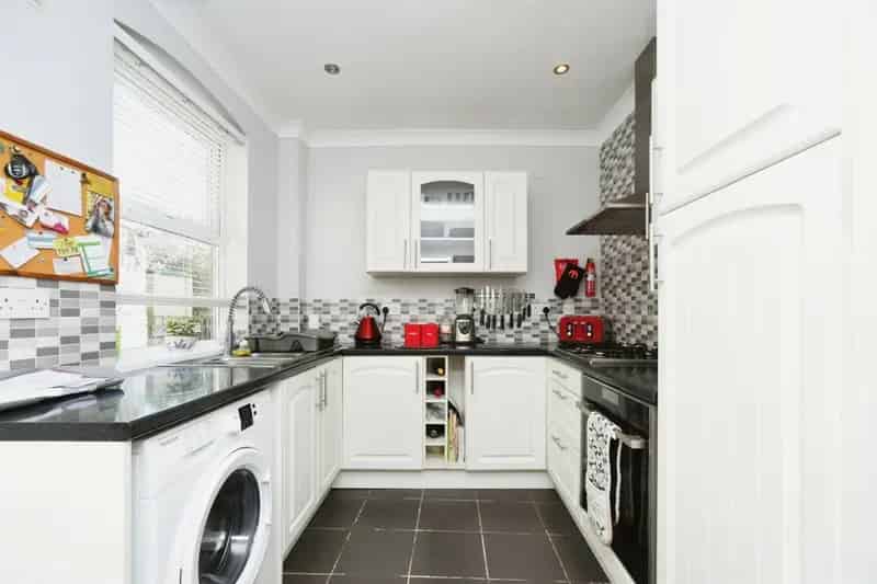 Three Bedroom End Terrace House Stratton Swindon