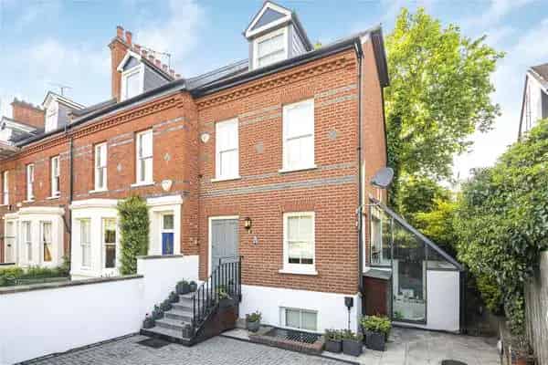 Spacious 4-Floor House with Private Patio and Off-Street Parking