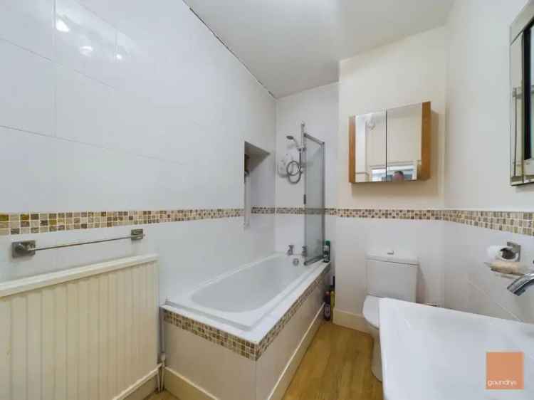 2 bed flat for sale