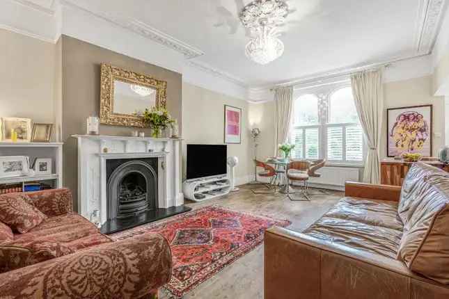 Flat for sale in Kings Road, Richmond TW10