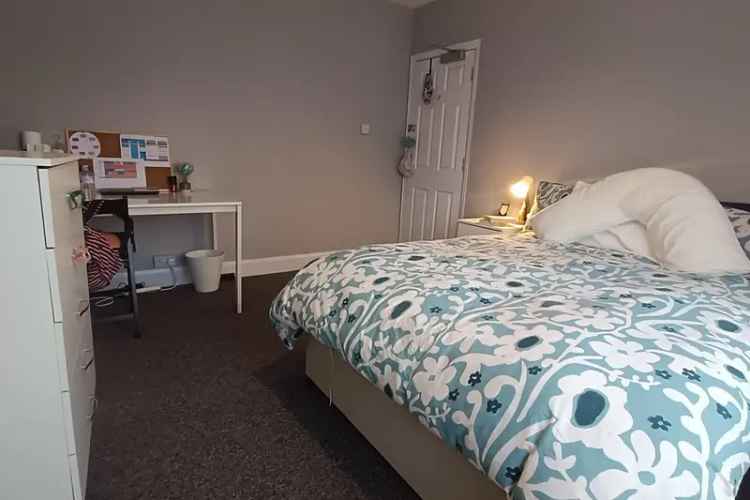 Spacious Room Near Highfield Campus Southampton Zero Deposit Available