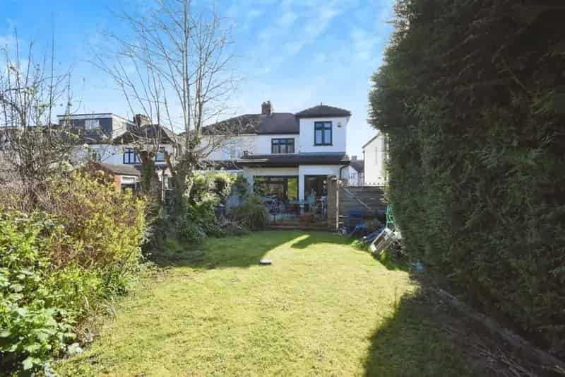 Four Bedroom Semi Detached House Near Gidea Park Station