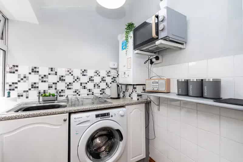 Spacious 2-Bedroom Flat near Aberdeen Airport