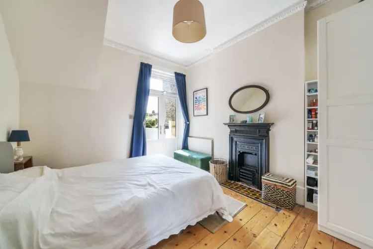 Flat For Sale in London, England