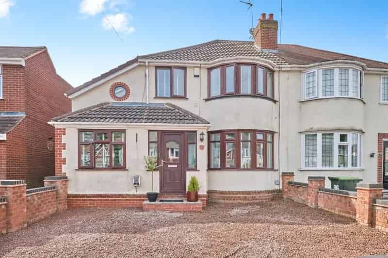 Stunning 4 Bedroom Semi Detached House