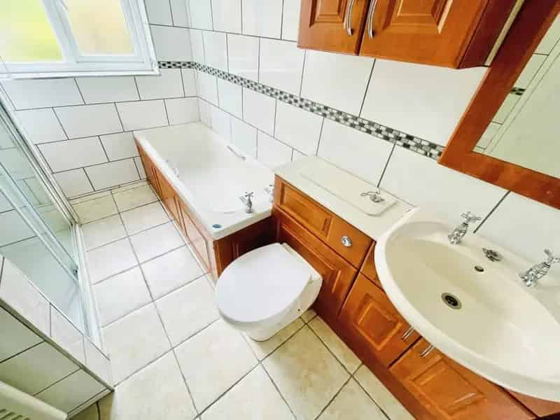 3 bedroom detached house