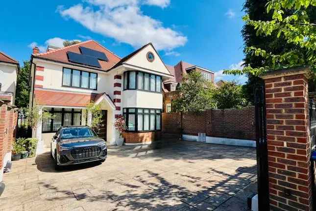 Luxury 7-Bed Detached House Brondesbury Park NW6