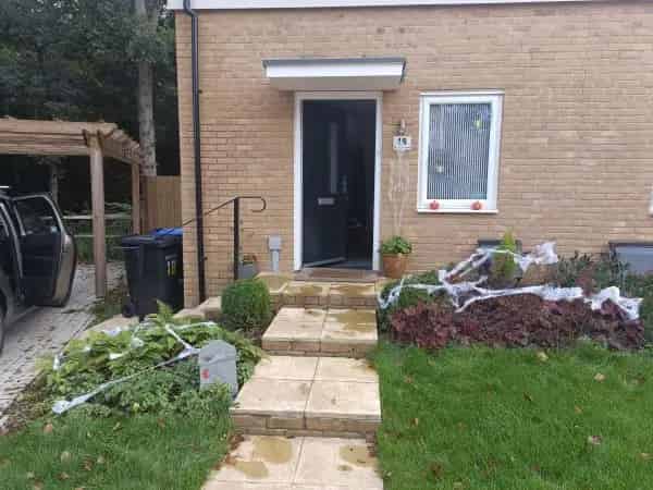 2 Bed House Huge Garden Driveway Near Forest
