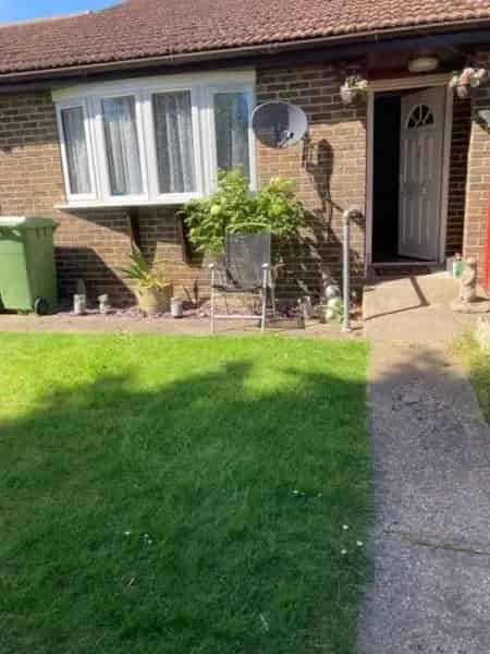 2 Bedroom Bungalow with Wet Room and Private Garden