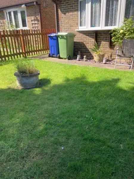 Bungalow For Rent in Folkestone and Hythe District, England