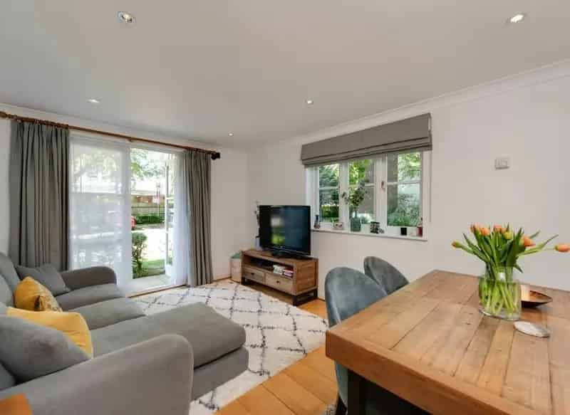Fulham Gated Development Ground Floor Flat Two Double Bedrooms