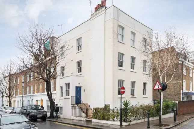 Flat to rent in Kensington Place, Kensington, London W8