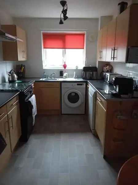 2 Bedroom House Near Shopping Centre and Transport