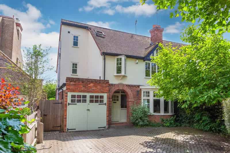 5 Bedroom Semi-Detached House to Rent
