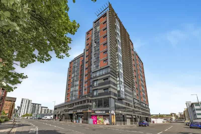 Spacious 2-Bed Apartment in Glasgow's River Heights