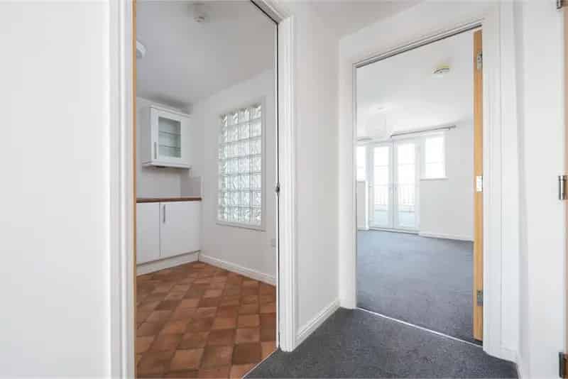 2 Bed Flat Third Floor Edinburgh Commuter Links