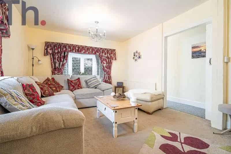 2 Bed Detached Chalet Bungalow Ryde