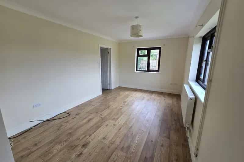 2-Bed Detached House with Garden and Parking Zero Deposit Available