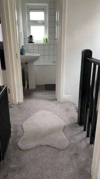 2 Bed House Near Town Schools Shops Driveway Garden