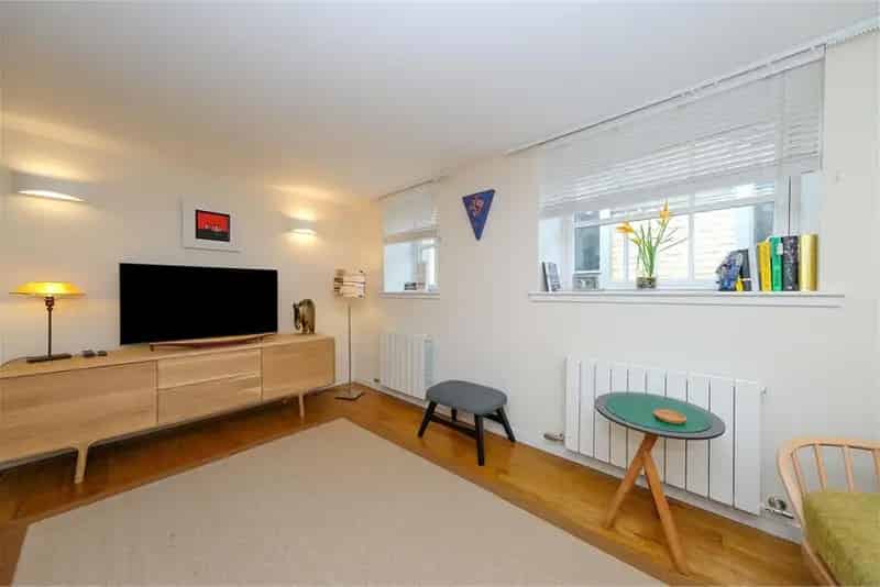 1 Bed Flat Mews Edinburgh Financial District Garage Ensuite
