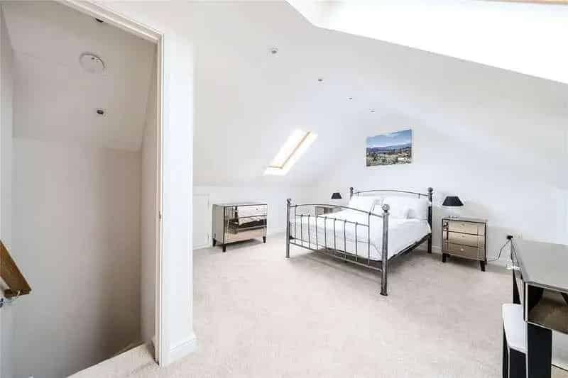 6 Bed Detached House for Sale in Hook Heath