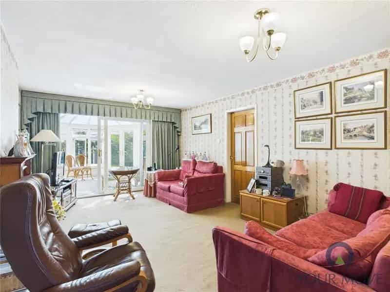 3 Bedroom Detached House for Sale in Cheswick Green