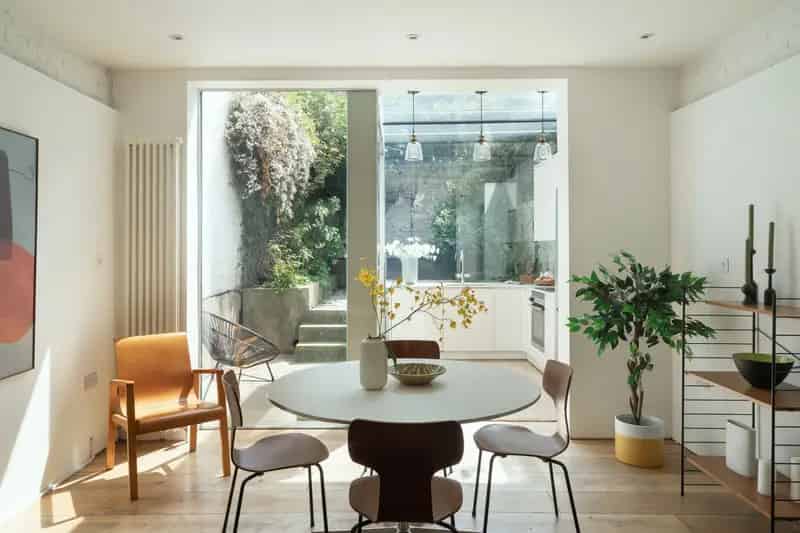 3-Bedroom Apartment in St Charles Square London W10
