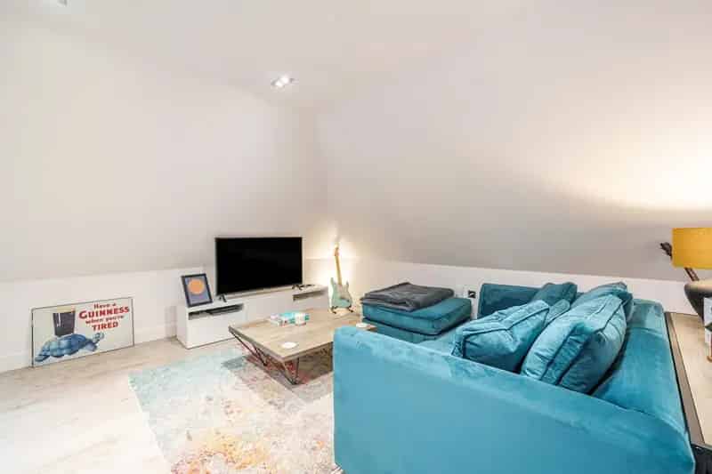 Stunning 2-Bed 2-Bath Apartment Chapel Allerton