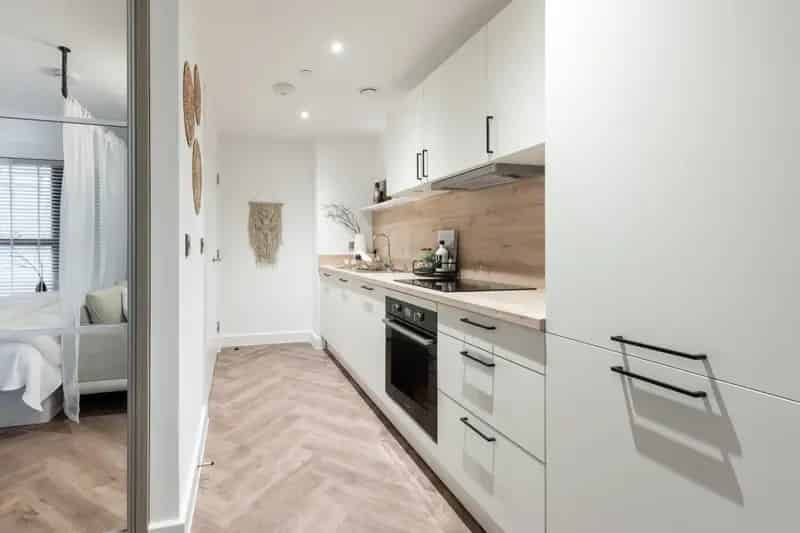 Studio Apartment near Train Station and Amenities Zero Deposit Available