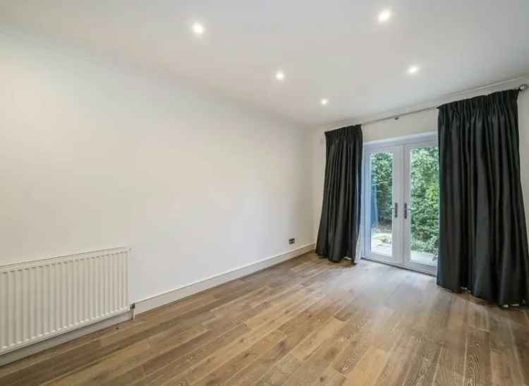 Two Double Bedroom Period Conversion Flat with Private Garden and Parking