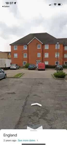Spacious 2-Bedroom Flat Near Town Centre and Hospital