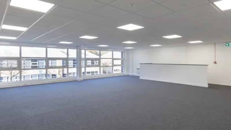 Slough Trading Estate Unit: High Ceiling, Loading Door, 4 Parking Spaces