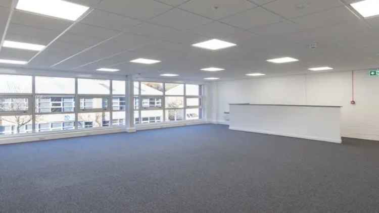 Slough Trading Estate Unit: High Ceiling, Loading Door, 4 Parking Spaces