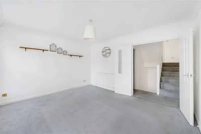 4 Bedroom Townhouse near Acton Main Line Station