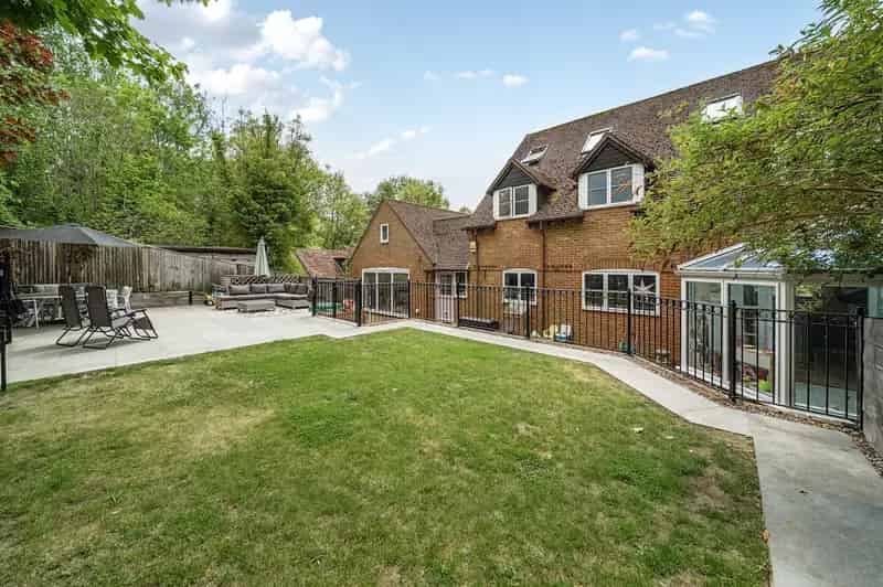 5 Bedroom Detached House For Sale Beacons Bottom