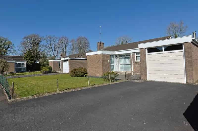 3 Bed Semi Detached House With En Suite Garage And Large Garden