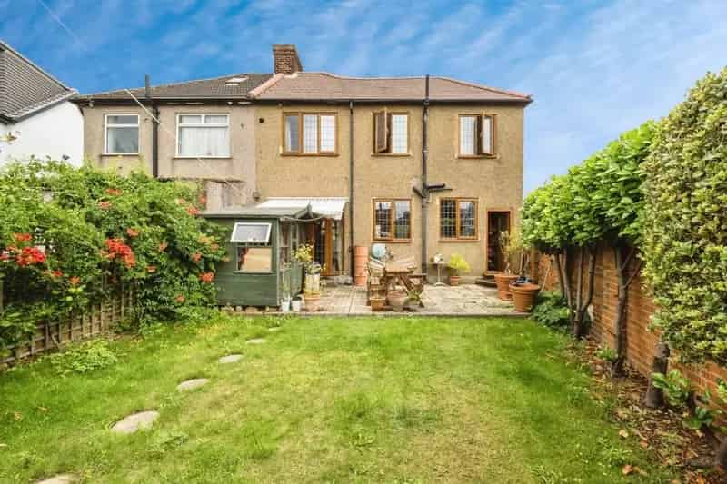 4 Bedroom Semi-Detached House Rainham