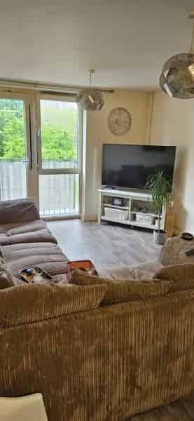 Lovely 2 Bed Flat near Lovely Farm and Park