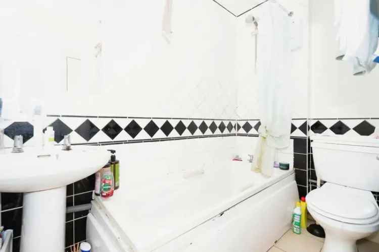 1 Bedroom Flat for Sale near Seven Dials