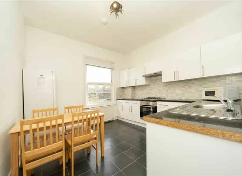 Three Double Bedroom Flat with Private Garden - BTL Investment Opportunity