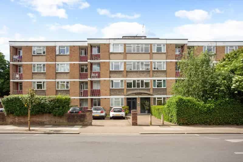 1 Bedroom Studio Apartment for Sale - East Putney