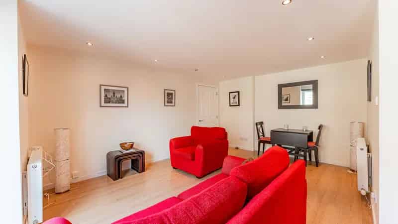 Spacious 1-Bedroom Apartment in Glasgow Merchant City