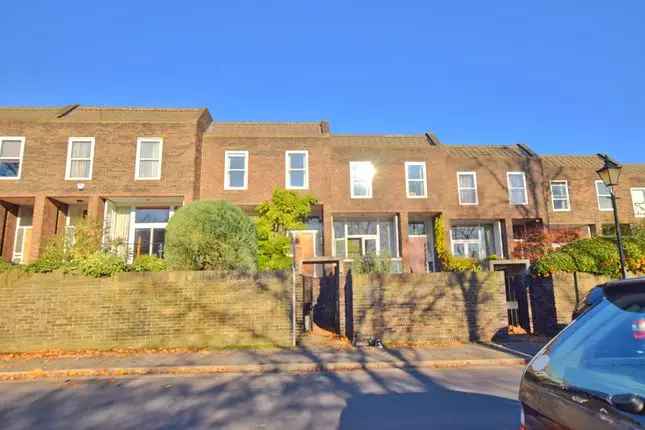 Town house to rent in Richmond Green, Portland Terrace, Richmond TW9