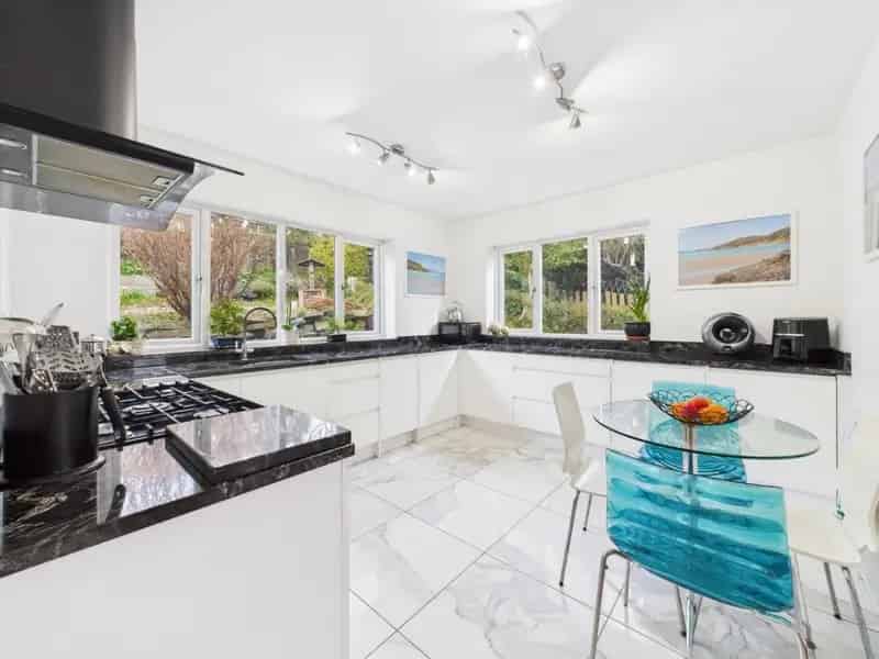 3 Bedroom House For Sale Riddlesden